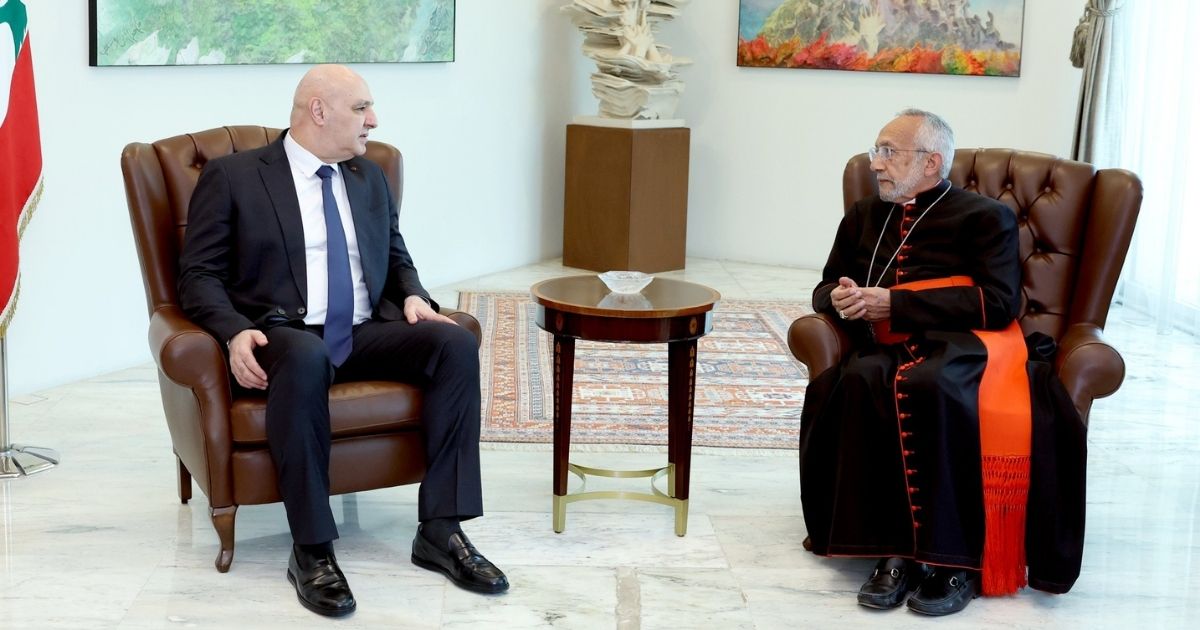 الرئيس عون عرض الأوضاع العامة مع البطريرك ميناسيان