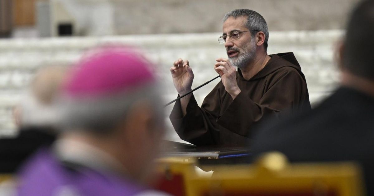 واعظ القصر الرسولي الأب بازوليني: البشارة لقاء لا هيمنة