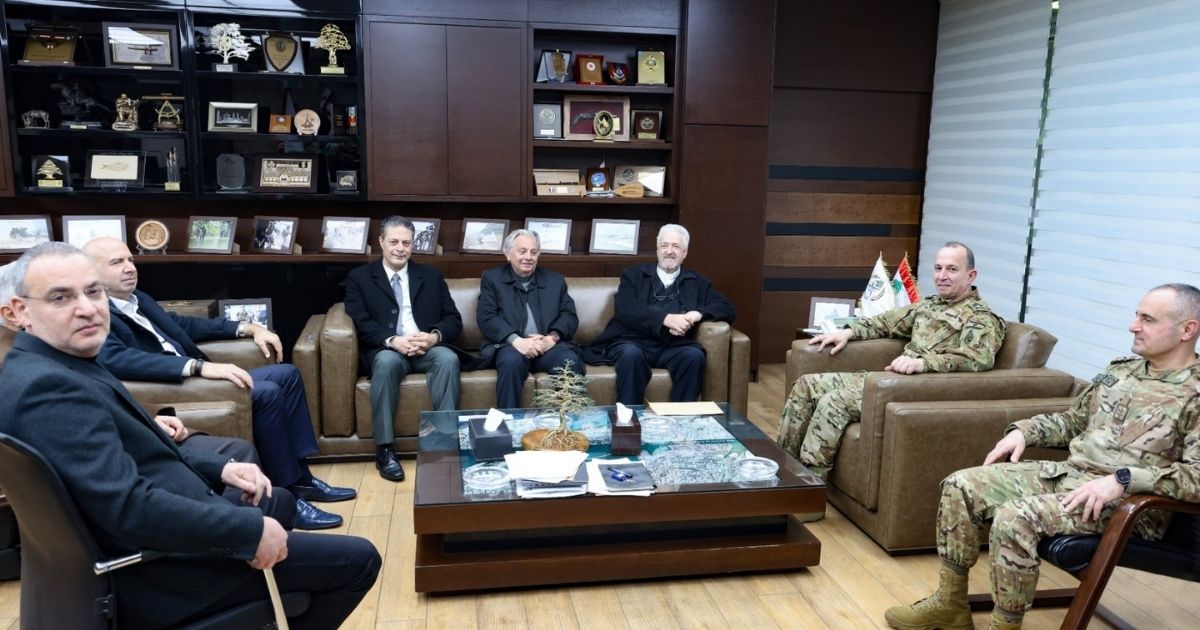 وفد من لابورا في زيارة تضامنية إلى قائد الجيش