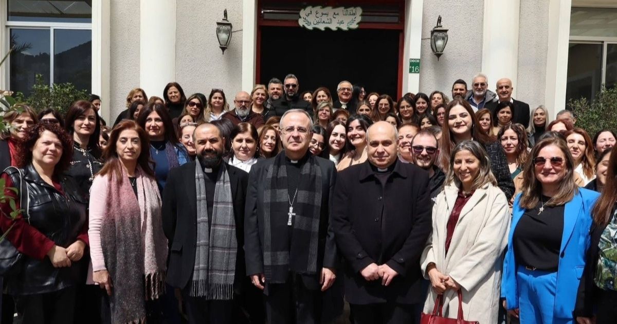 المطران الورشا زار معهد الرسل في جونية