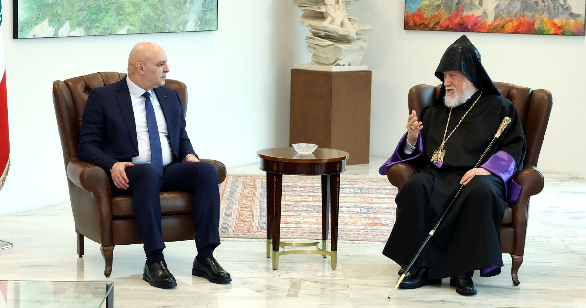 الرئيس عون يلتقي البطريرك آرام الأول