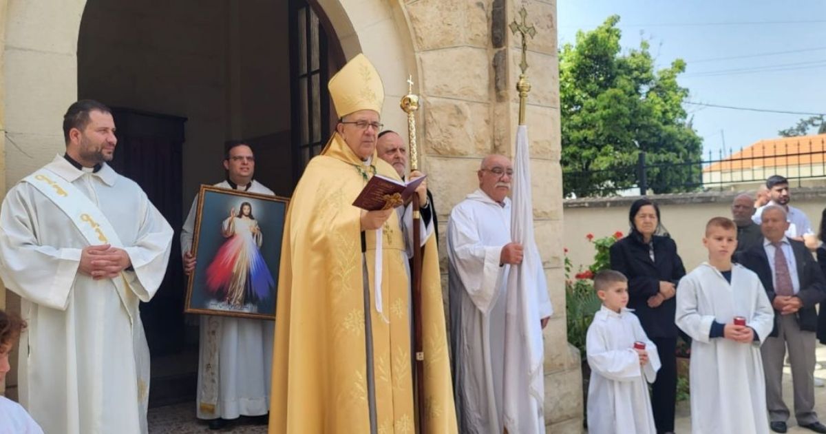 المطران العمار في عيد الفصح : نتضامن مع اخوتنا النازحين لنعيش روح القيامة