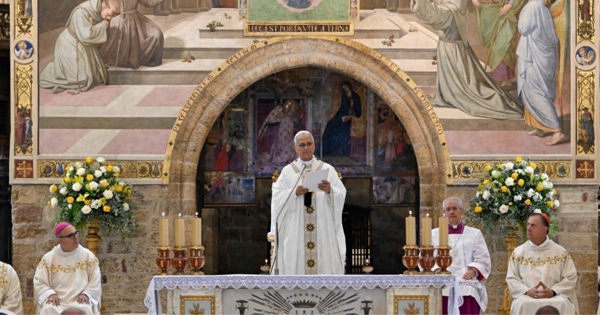 البابا للشباب في أسيزي: العالم يبحث فيكم عن قديسين جدد
