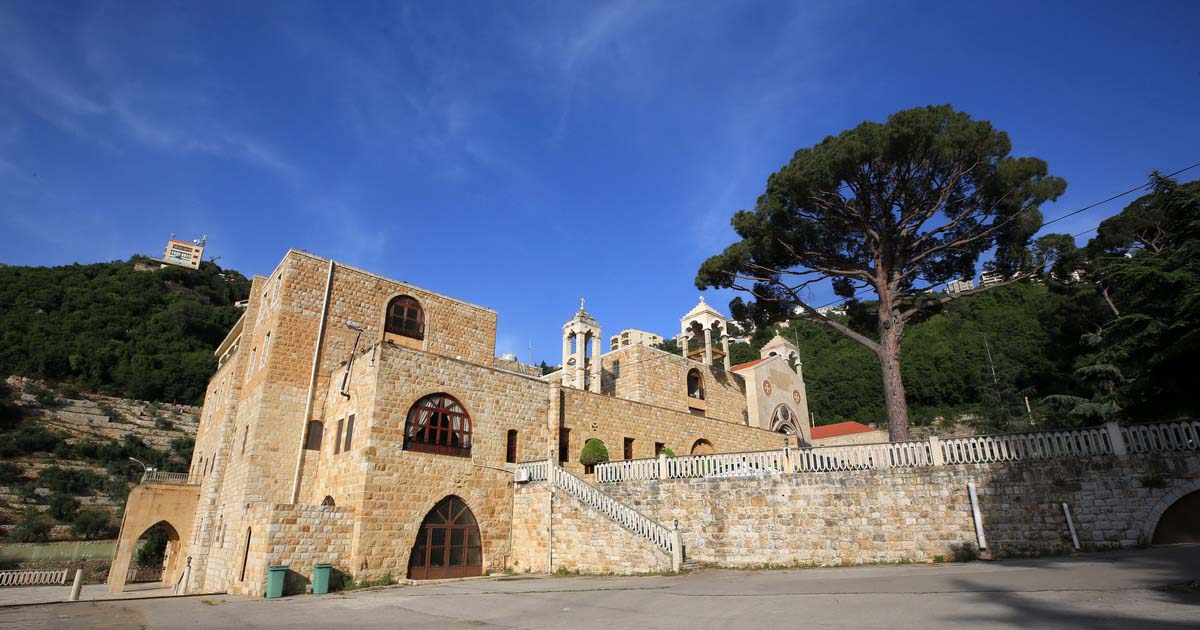 بين ضجيج العصر وصمت الدير... لماذا تتراجع الدعوات الرهبانية؟