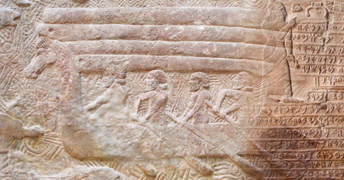 مدن الساحل تخطّ اسم فينيقيا على الحجر وَزَبَدِ البحر