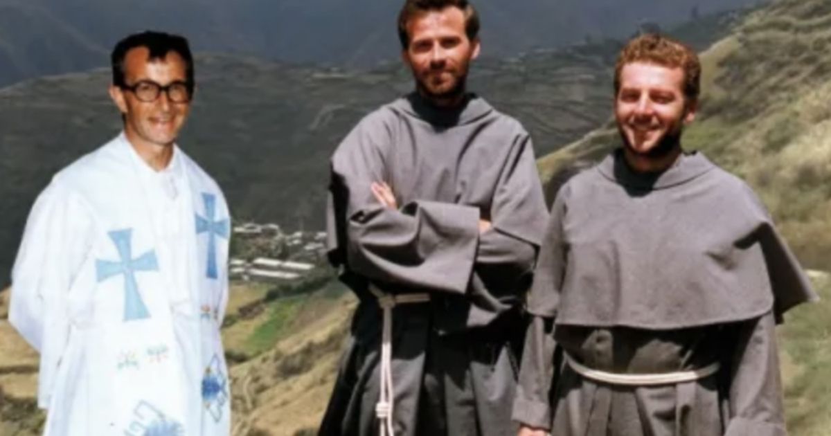 البابا للكهنة الشباب: قدّموا ذواتكم بسخاء على مثال شهداء تشيمبوتي