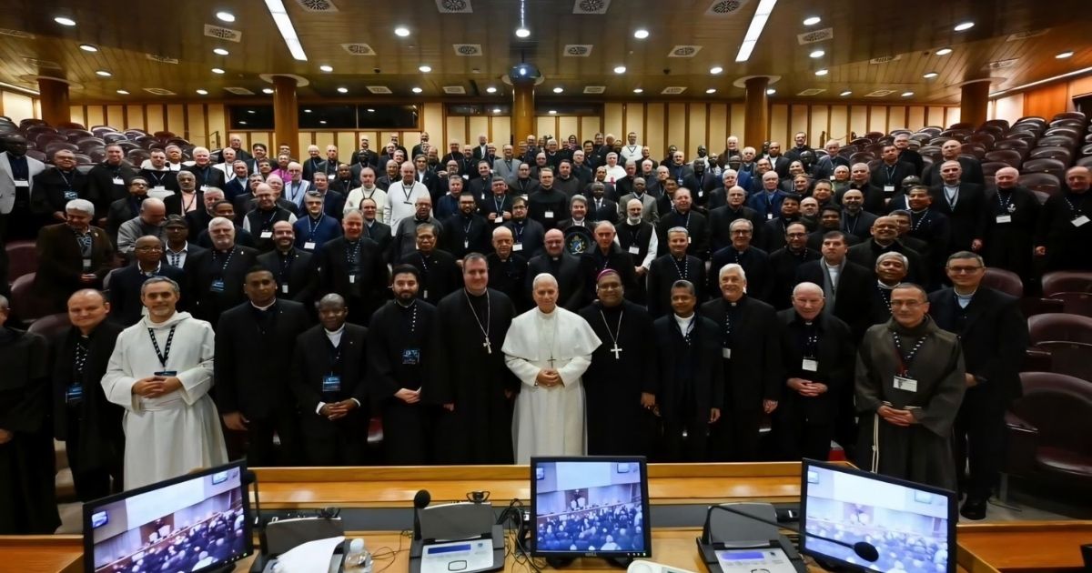 البابا لاوُن الرابع عشر للرؤساء العامين: لا تستبدلوا العالم الافتراضي بالواقع!