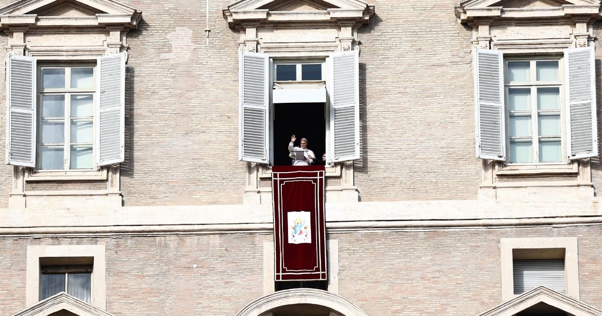 البابا: لا عبادة صادقة لله من دون الاهتمام بالإنسان