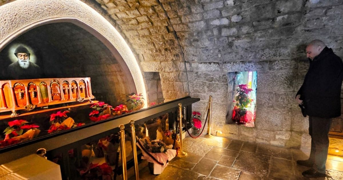 الرئيس عون يزور ضريح القديس شربل في دير مار مارون - عنايا