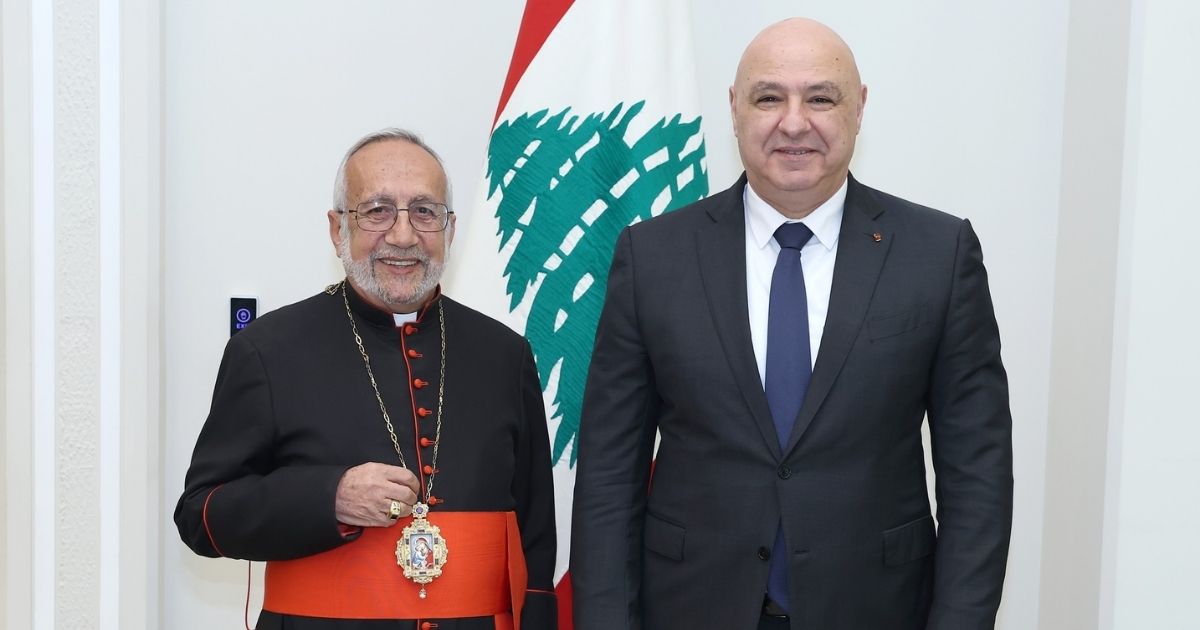 البطريرك ميناسيان في بعبدا... بشارة بقديس أرمني جديد!