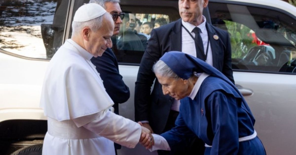 البابا يوجّه رسالة لراهبات الصليب ويبارك رسالتهنّ