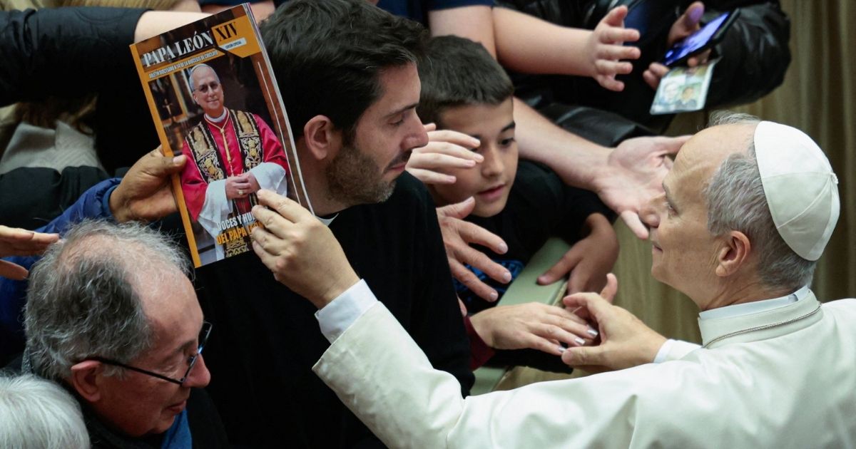 البابا ينبّه من “التفسير الحرفي” للكتاب المقدّس ويدعو لقراءته في سياقه