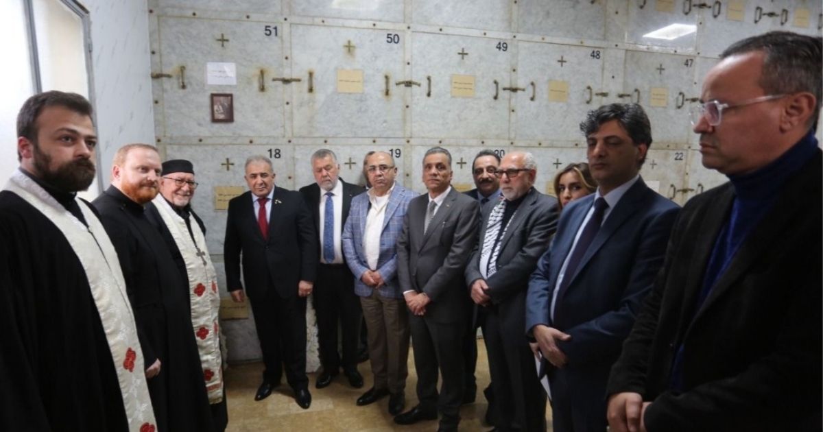 سفير دولة فلسطين يكرّم إرث المطران هيلاريون كبوجي في دير المخلص