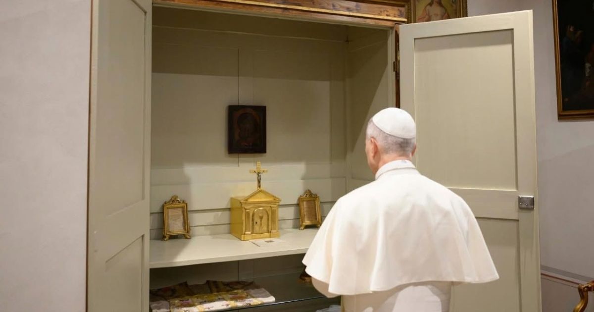 البابا لاوُن الرابع عشر يزور غرفة القديس يوحنا بوسكو في روما