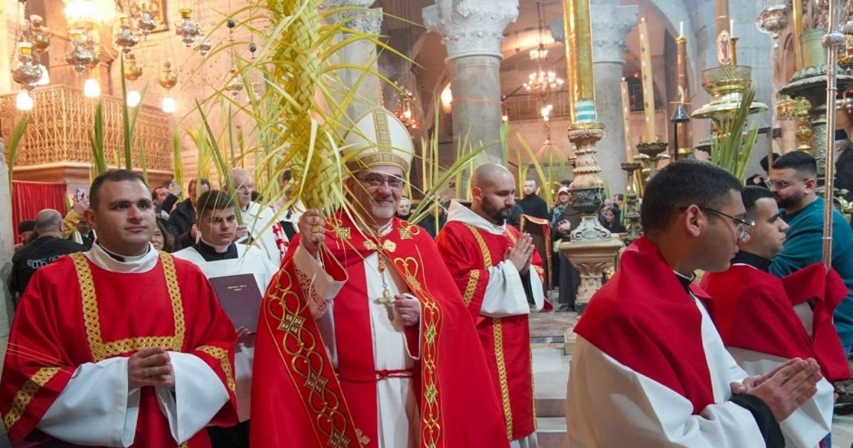 منع بطريرك القدس من دخول كنيسة القيامة والإحتفال بقداس الشعانين