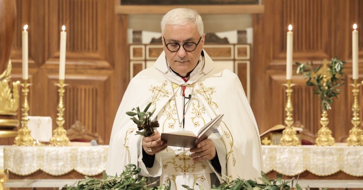 المطران عبد الساتر في الشعانين: لا تجعلوا إيمانكم مشروطًا بالمصالح