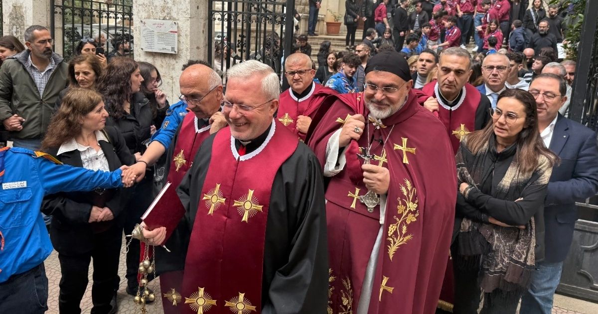 المطران سويف في رتبة سجدة الصليب بطرابلس: محبة الصليب وخلاص لبنان